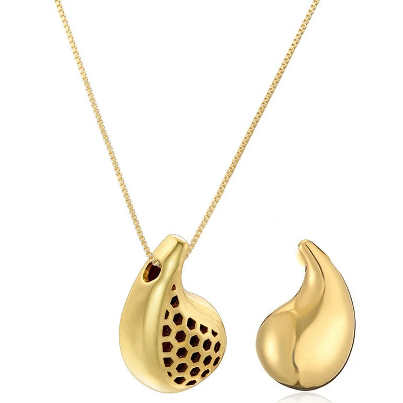 Gold Drop Necklace 1