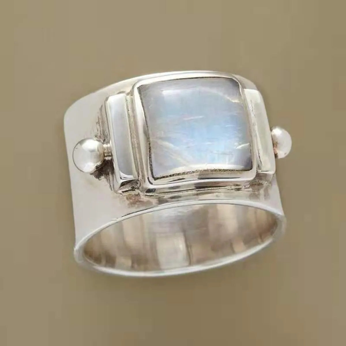 Unique Gemstone Ring-Retro Moonstone Ring European And American Copper Inlaid Gemstone Ring