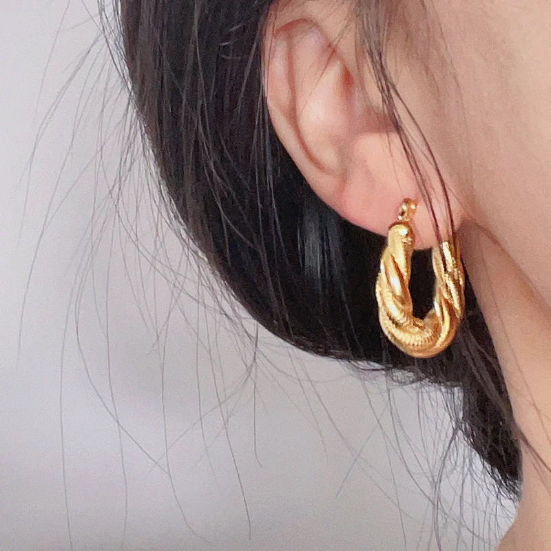 Sd116 Gold U-Shaped Twist Earrings