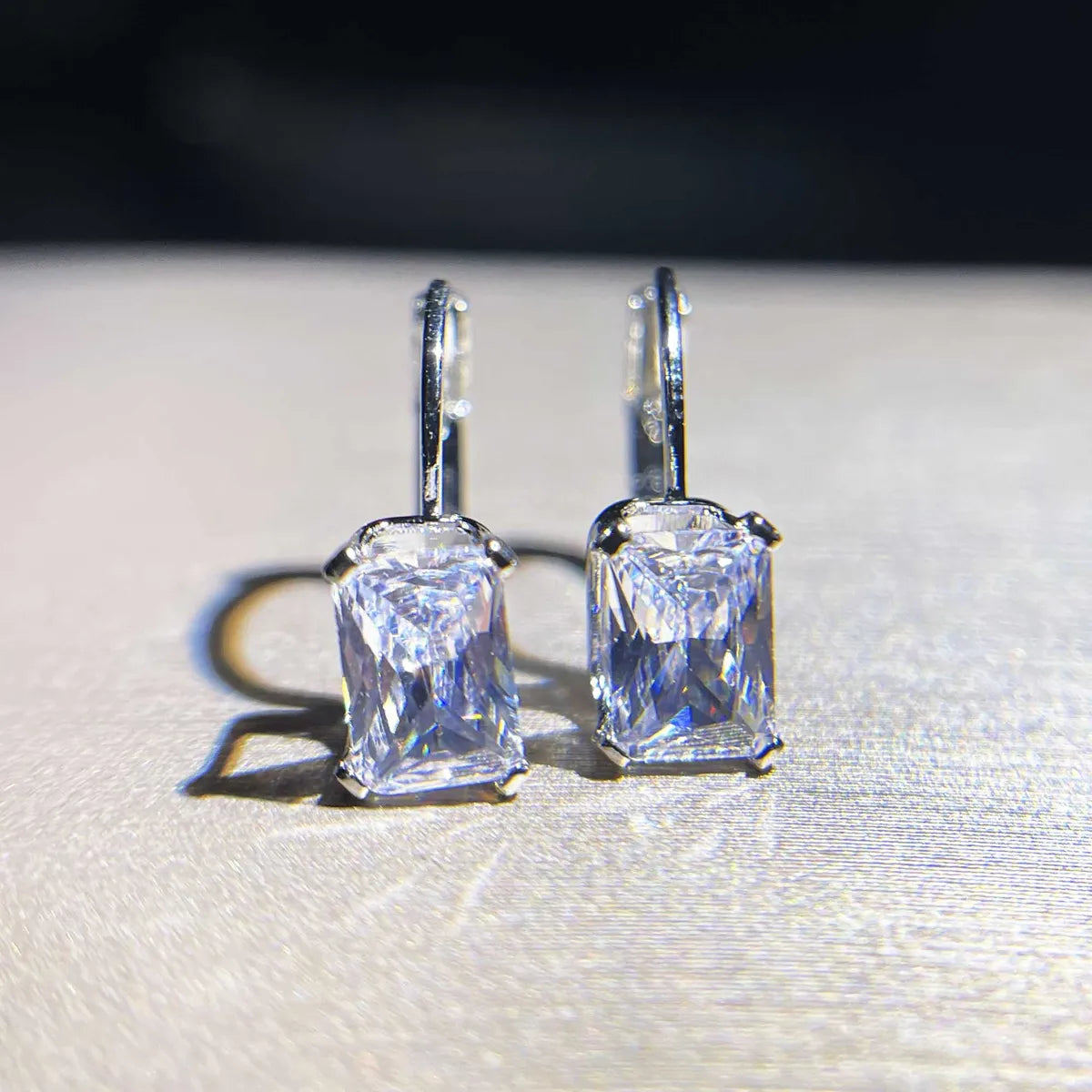 White Diamond Earrings [One Pair Price]]