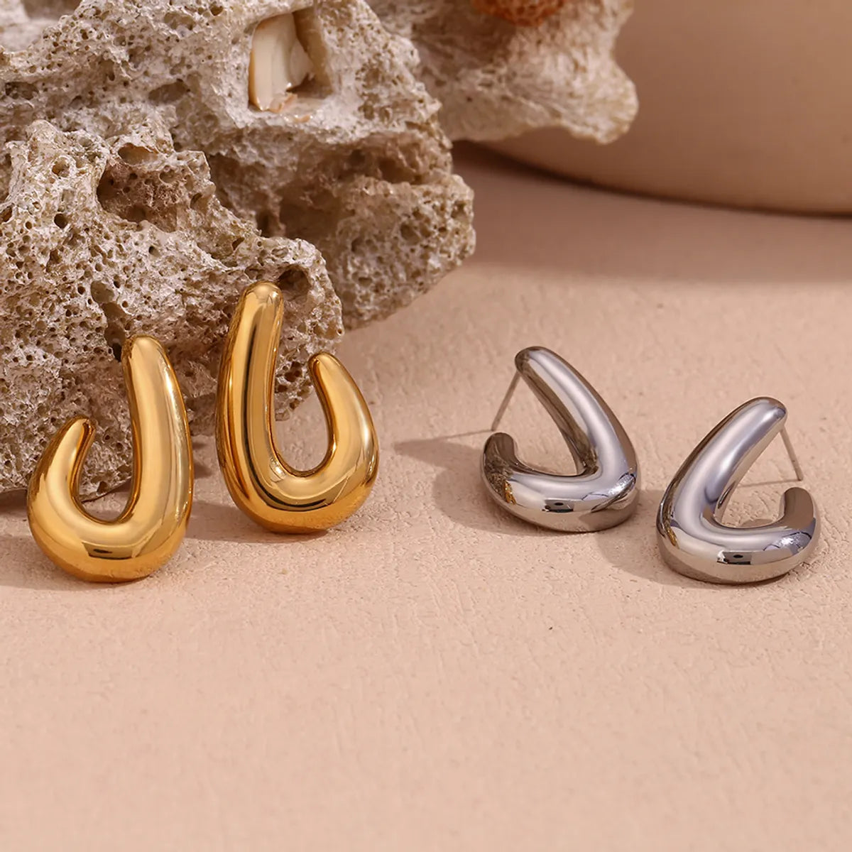 1 Pair Vintage Style Simple Style Classic Style Solid Color Plating Stainless Steel 18k Gold Plated Ear Studs